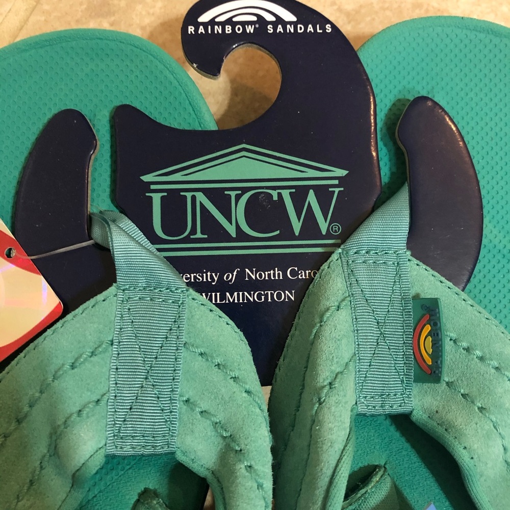 Rainbow UNC Wilmington Seahawks Cape Flip Flops - Picture 7 of 8